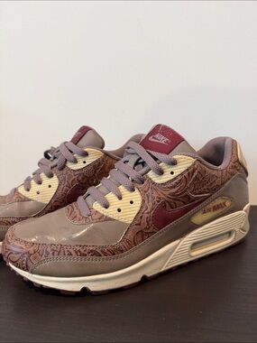 RARE COLLECTABLE: Nike Air Max 90 Sneakers - Maroon, Taupe & Cream